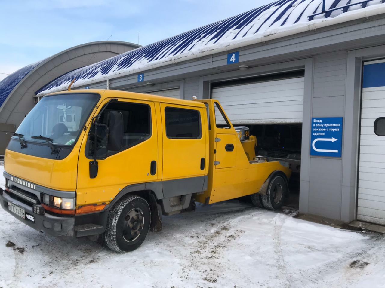 Фото доставки авто на эвакуаторе в автосервис